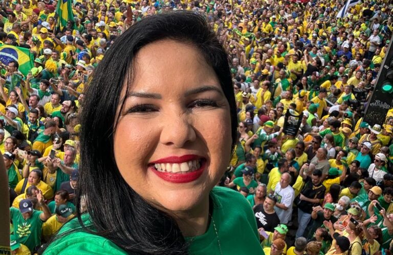 Deputada Cristiane Lopes participa do movimento pela democracia em manifestação histórica
