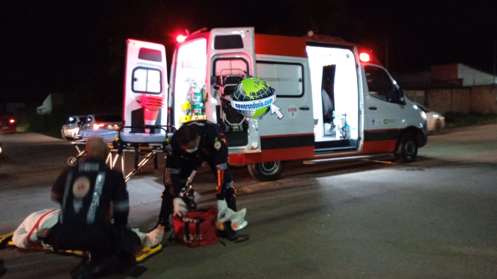 Caminhonete invade preferencial e deixa motociclista com fratura na zona leste