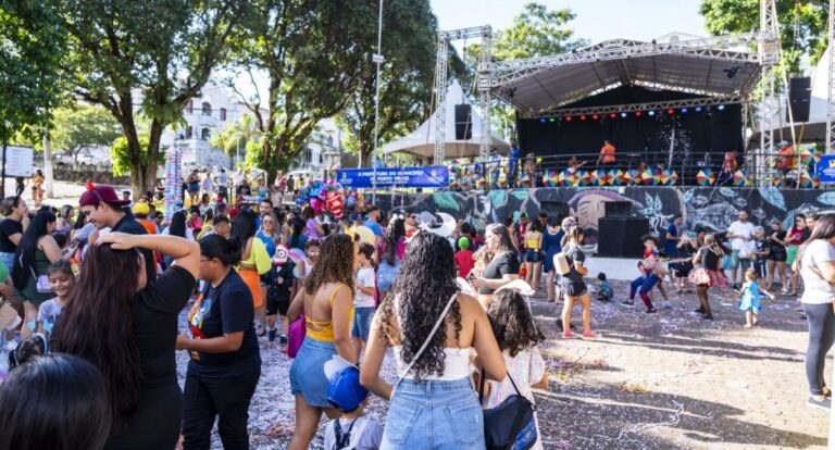 Famílias se divertem no Curumim Folia, realizado pela Prefeitura de Porto Velho