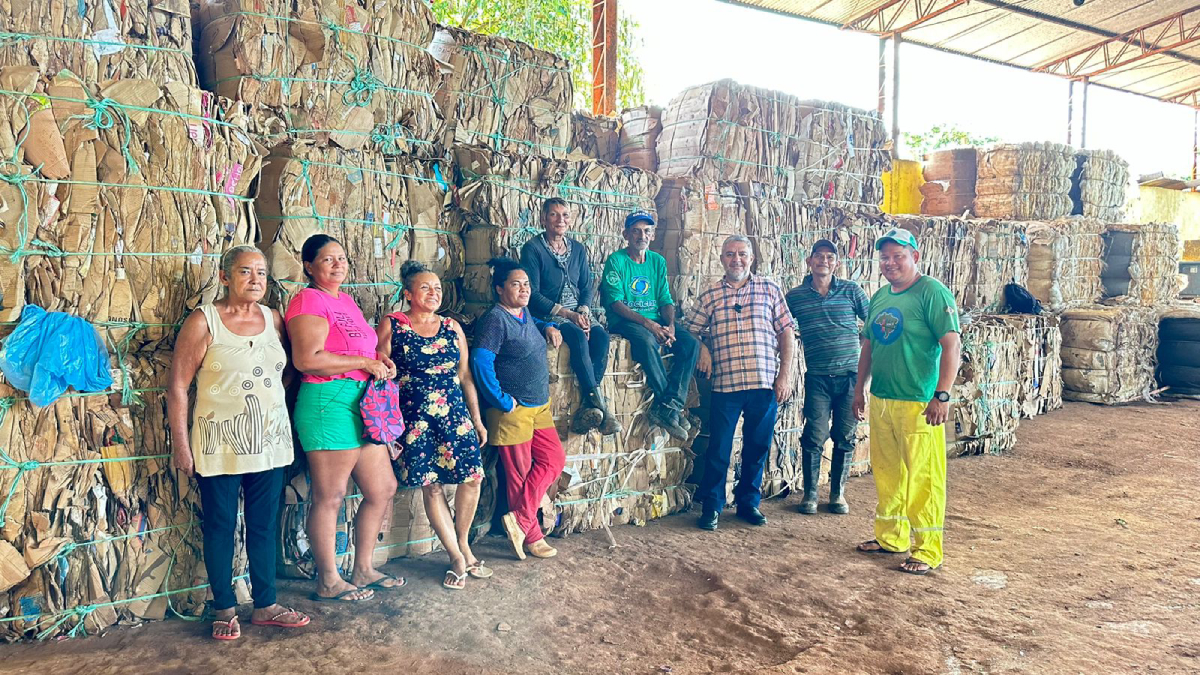 Vereador Everaldo Fogaça visita cooperativa de catadores de reciclados em situação crítica e promete apoio - News Rondônia
