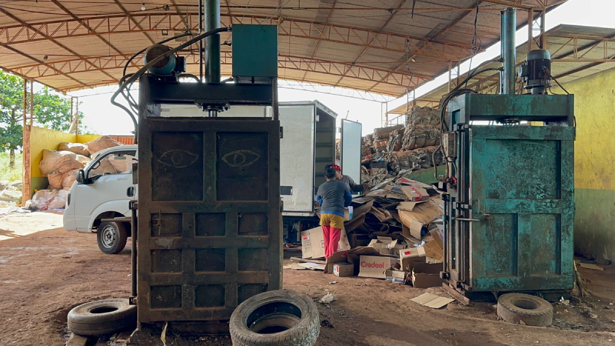 Vereador Everaldo Fogaça visita cooperativa de catadores de reciclados em situação crítica e promete apoio - News Rondônia