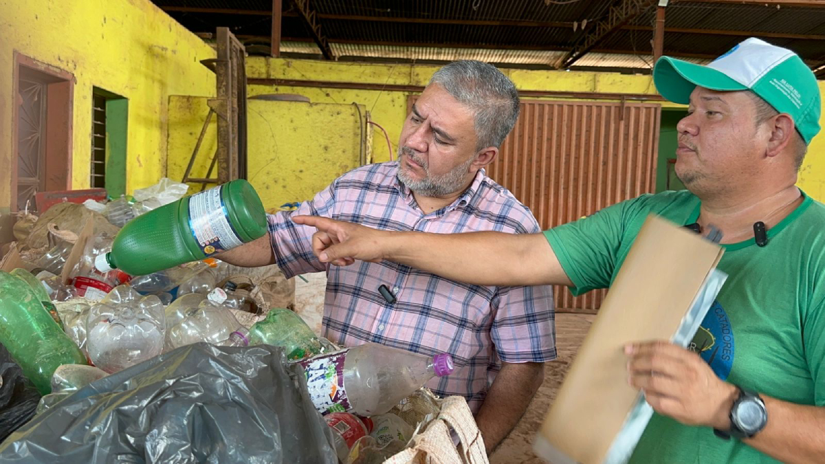 Vereador Everaldo Fogaça visita cooperativa de catadores de reciclados em situação crítica e promete apoio - News Rondônia