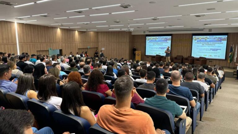 “A paz no trânsito começa por você” é tema de encontro pedagógico para servidores que atuam como educadores de trânsito