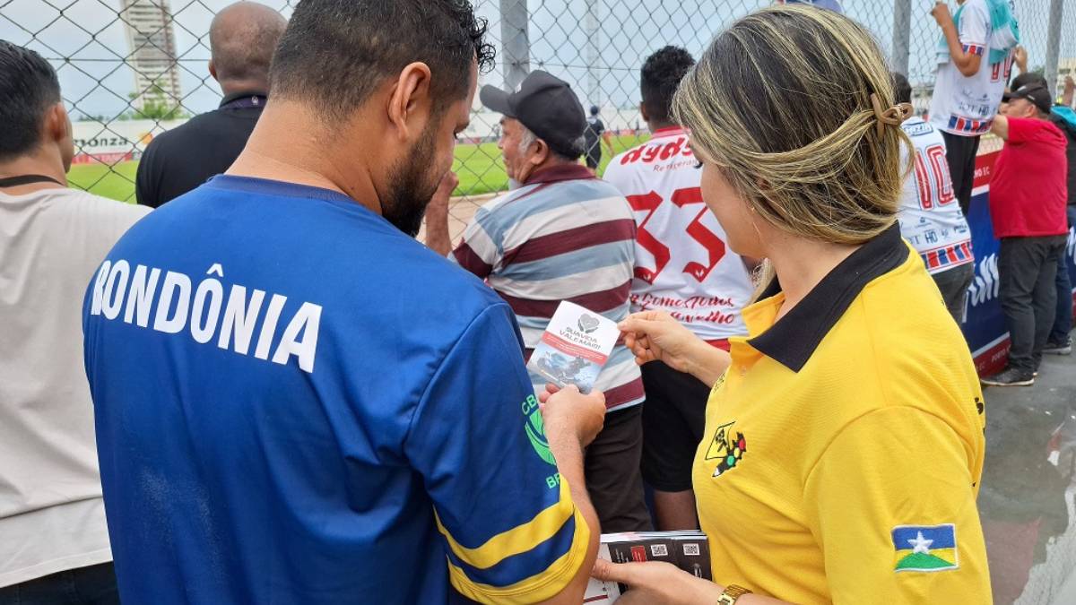 Detran-RO realiza ação educativa no estádio Aluízio Ferreira durante jogo da Copa do Brasil