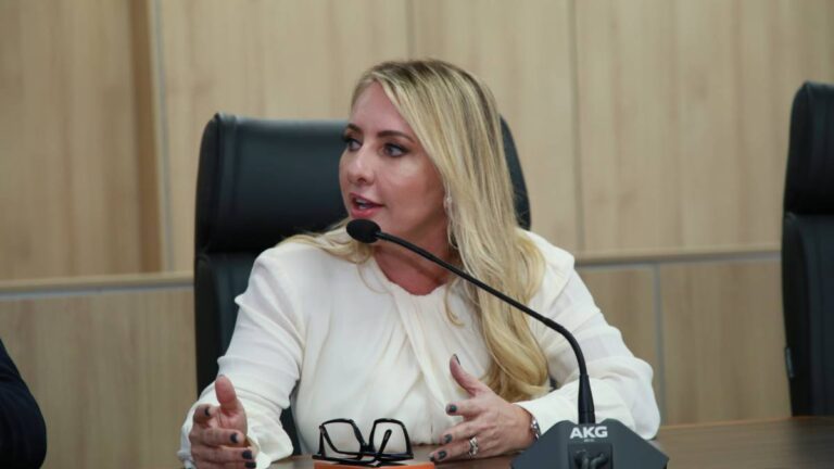 Ieda Chaves atende Pimenteiras do Oeste com aquisições de equipamentos hospitalares
