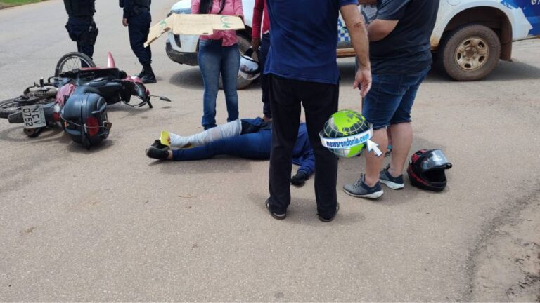 URGENTE: Carro avança preferencial e causa grave acidente com moto na zona leste