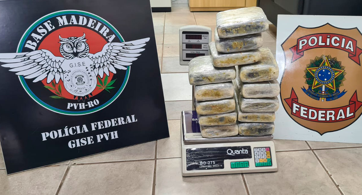 Agentes da PF apreendem 14 kg de Skunk e detêm suspeito com identidade falsa no aeroporto da capital rondoniense.