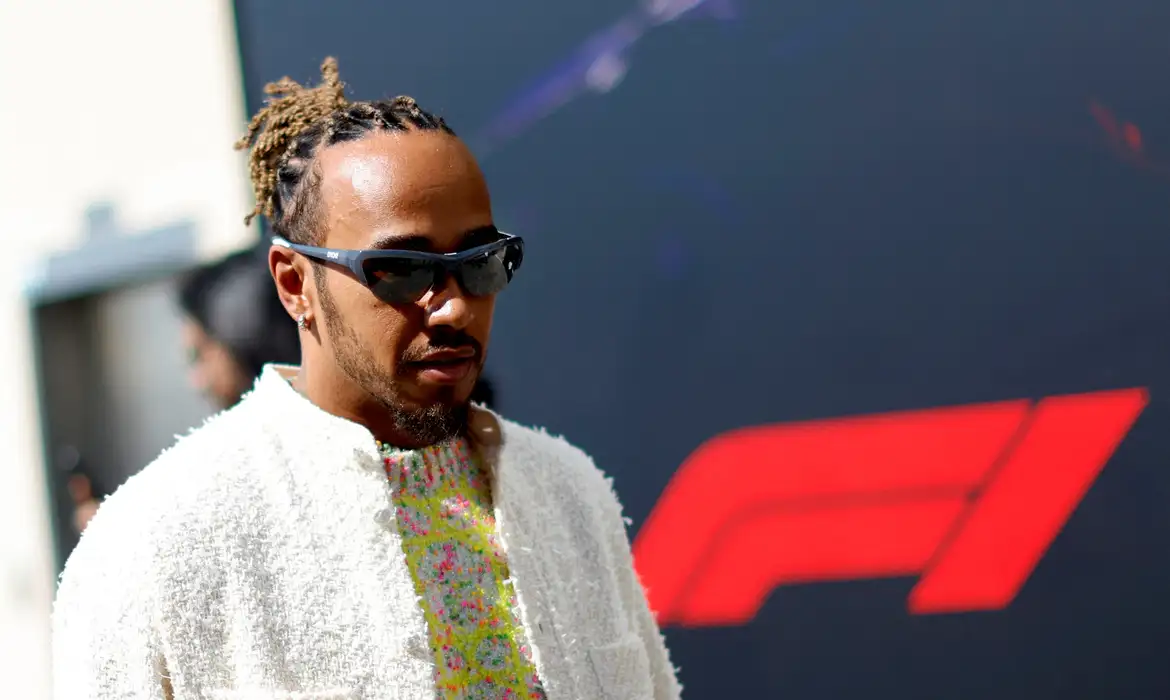 Heptacampeão mundial Lewis Hamilton correrá pela Ferrari em 2025 News