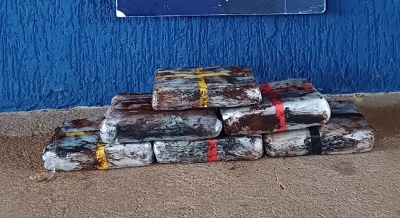 Em Ariquemes, PRF detém mulher transportando 6 Kg de Skunk