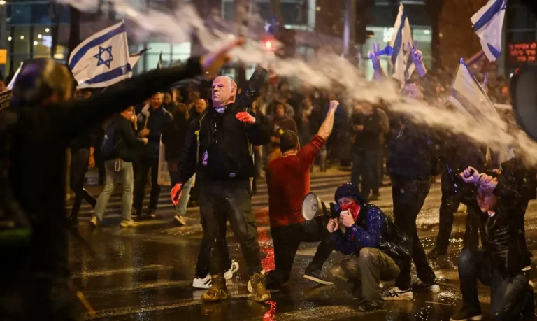 Líder da oposição em Israel acusa polícia de violência em protestos