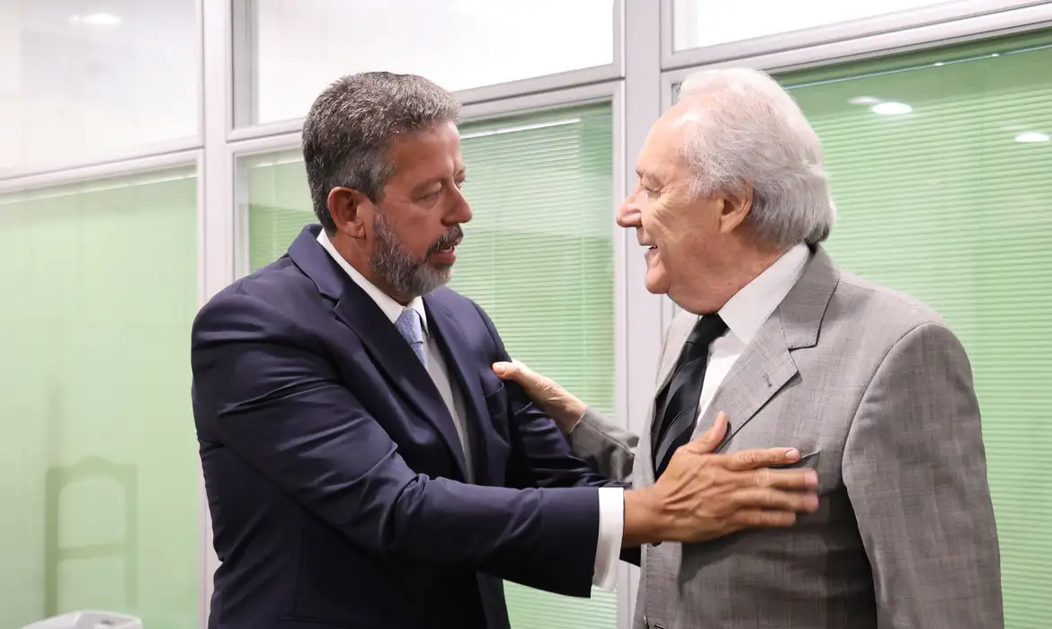Lewandowski faz "visita de cortesia" a Arthur Lira na Câmara