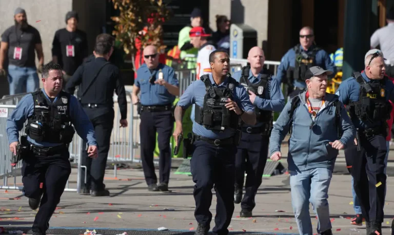 Festa do Chiefs por conquista do Super Bowl termina em tiroteio