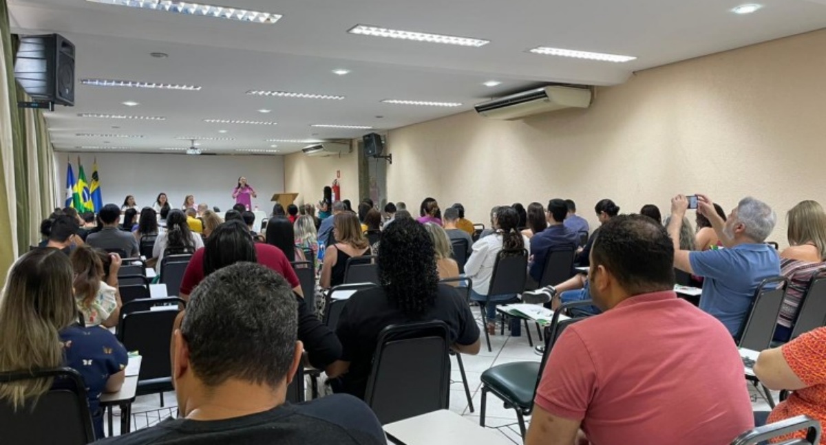 Prefeitura encerra campanha Janeiro Roxo com capacitação de servidores