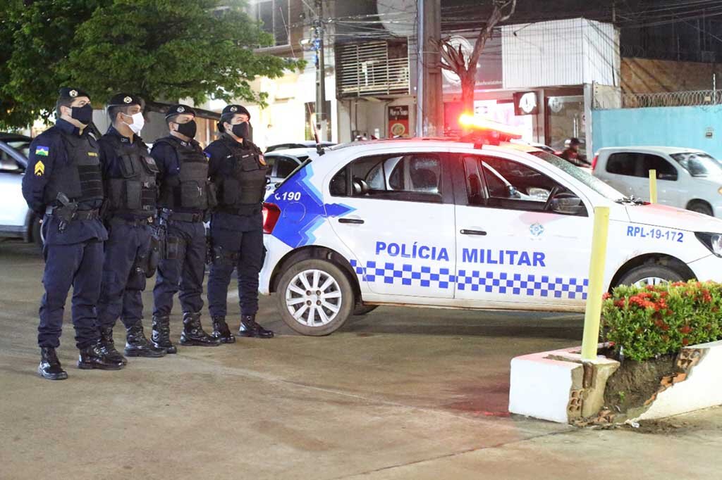 Dupla em XRE saca arma de fogo e atira várias vezes em frente de casa noturna - News Rondônia