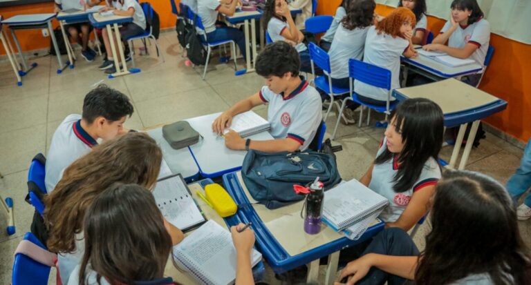 Inscrições para o Programa Jovem Senador 2024 seguem abertas e estudantes até 19 anos podem participar