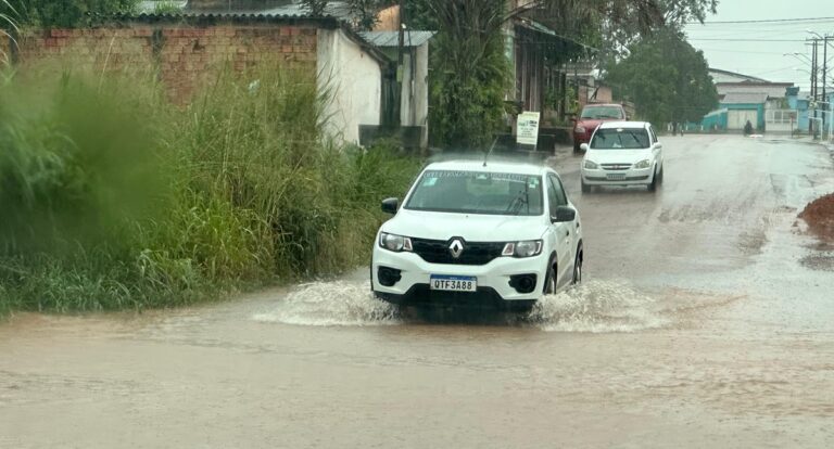 Vereador Edimilson Dourado solicitará limpeza de córrego na zona sul
