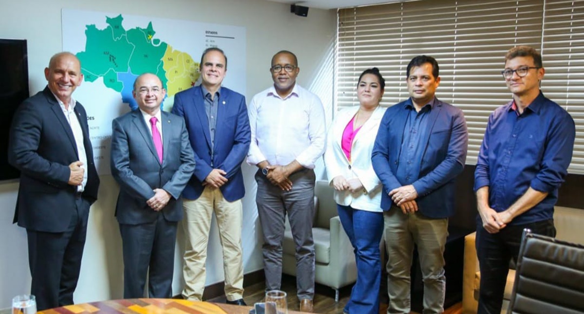 Deputado Alan Queiroz fortalece cooperação entre Assembleias Estaduais em encontro com presidente da Unale