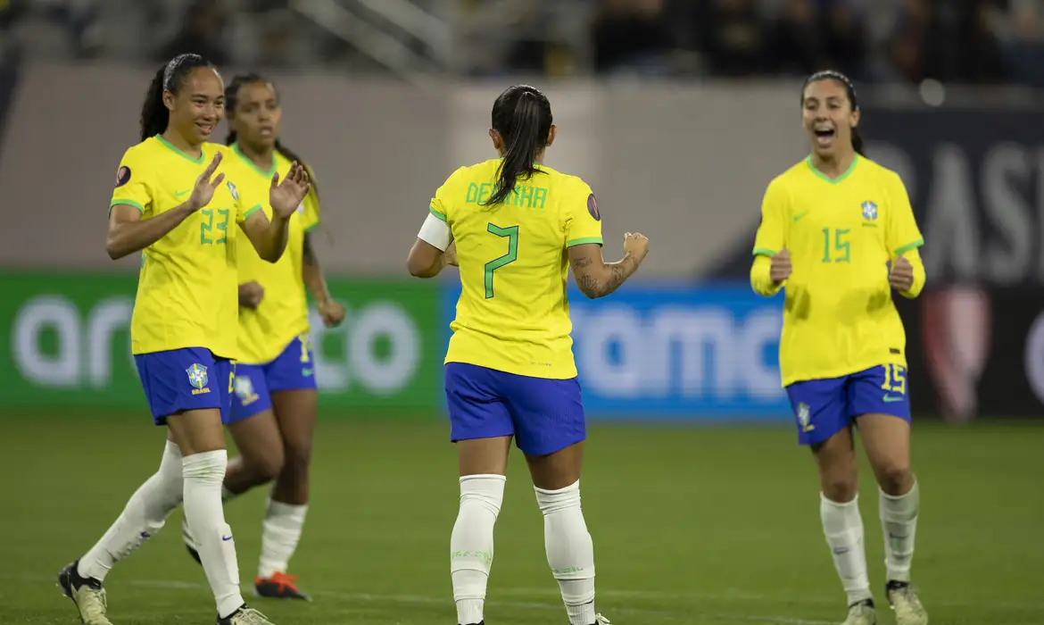Invicta na Copa Ouro, seleção feminina fecha 1ª fase com goleada