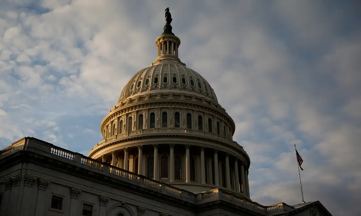 Senado dos EUA aprova projeto de ajuda à Ucrânia no valor de US$95 bi