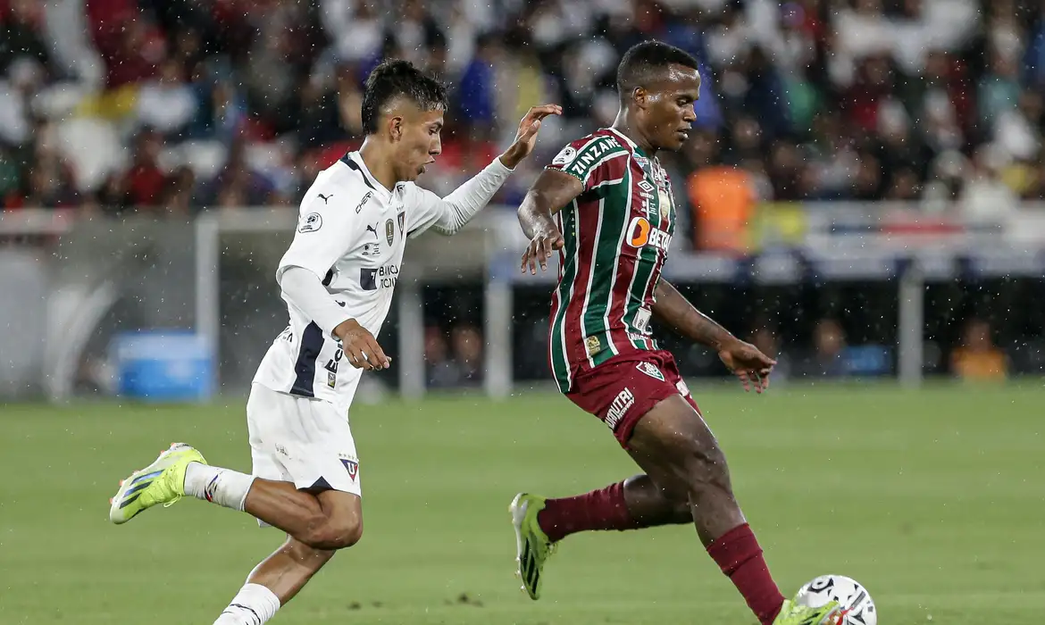 Fluminense recebe LDU em busca do título da Recopa Sul-Americana