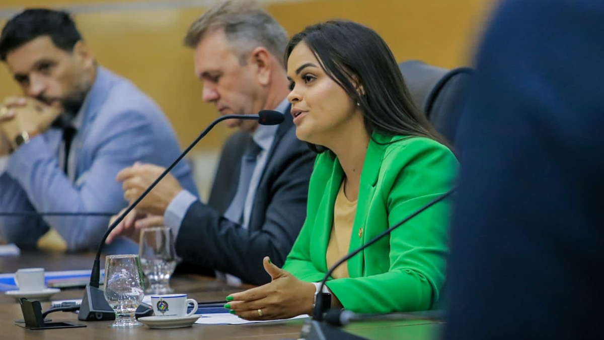 Dra Taíssa propõe distribuição gratuita de uniforme para alunos da rede estadual que possuem Cadastro Único - News Rondônia
