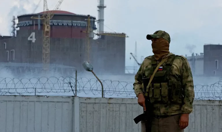 Rússia atinge barragem no maior ataque à infraestrutura energética