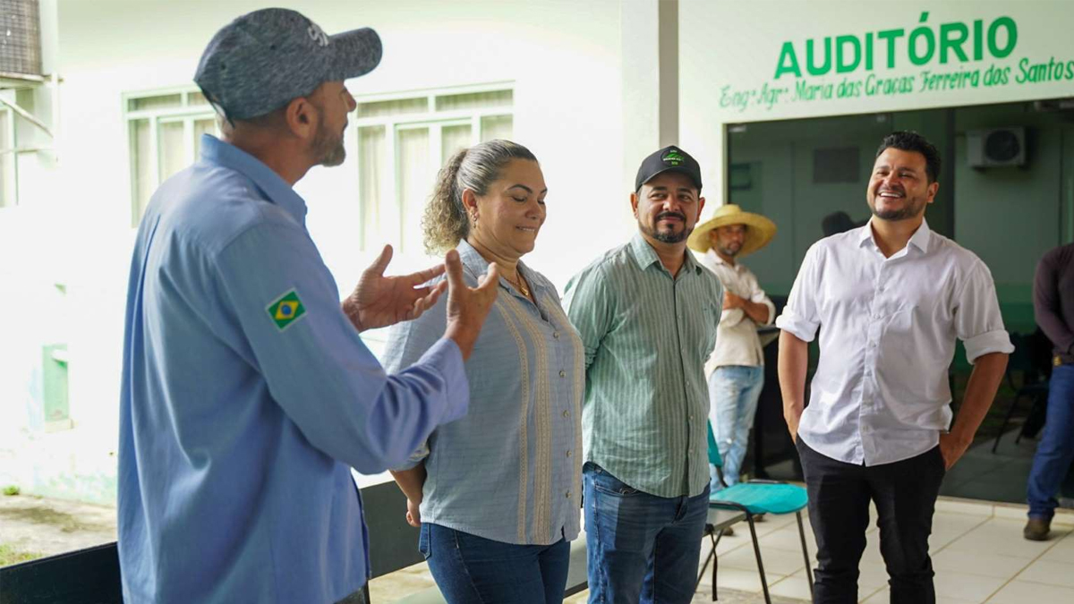 Presidente da Alero participa de entrega de equipamentos agrícolas no Centrer - News Rondônia