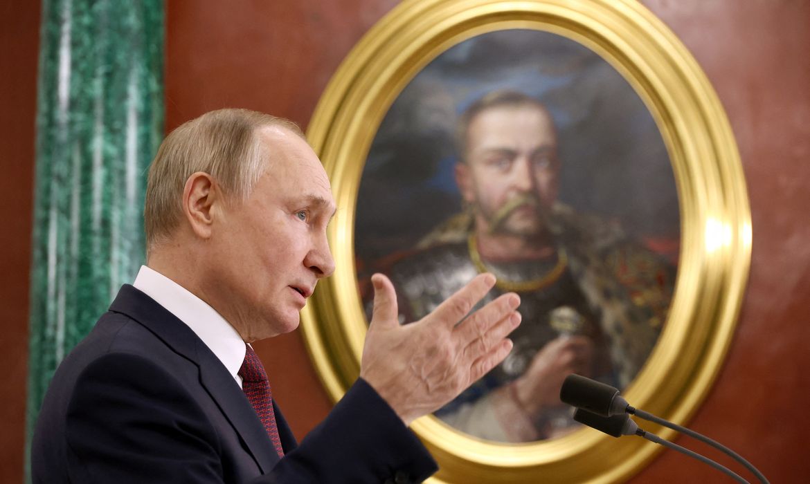 Putin adverte que arsenal nuclear russo é superior ao norte-americano
