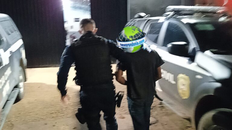 Ex-presidiário é flagrado armado após roubo de moto na capital