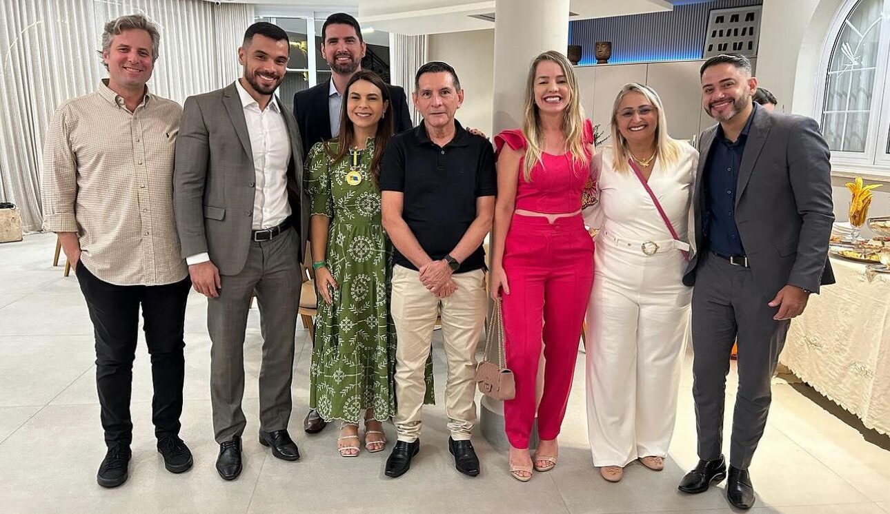 COMENDA MADEIRA MAMORÉ - Vereadora Márcia Socorristas Animais participa de homenagem à mulheres