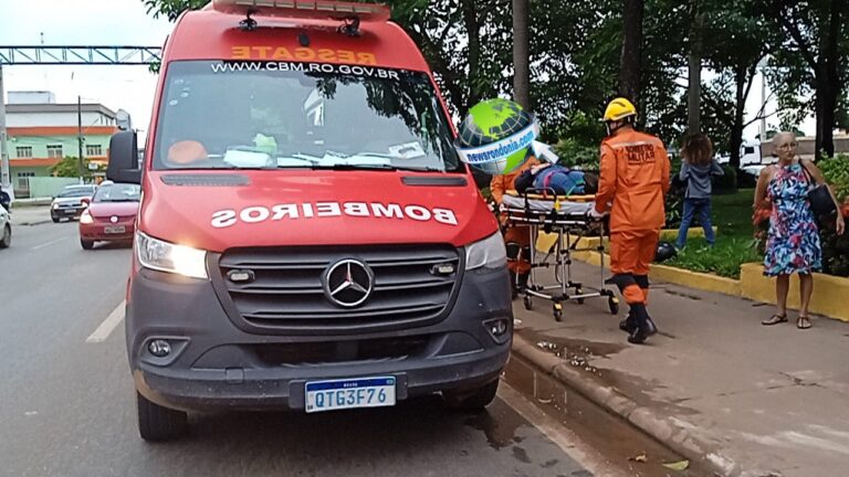 URGENTE: Casal em moto fica ferido em acidente na Jorge Teixeira