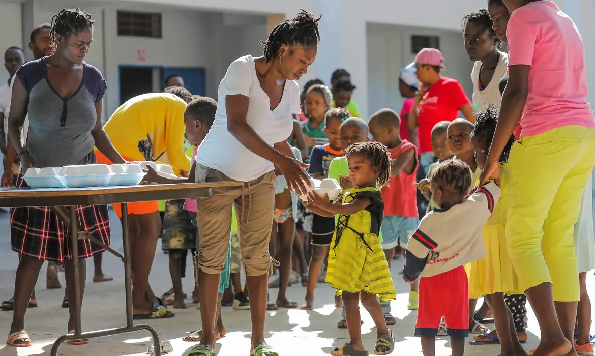 Milhares de grávidas correm risco na capital do Haiti, diz ONU