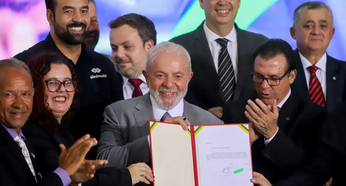 Governo Lula apresenta projeto de lei para regulamentar trabalho por aplicativos