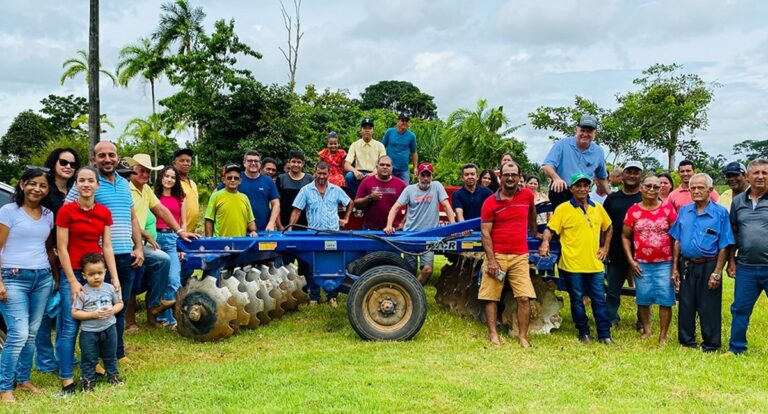 Deputado Pedro Fernandes participa da entrega de implementos para agricultores de Ariquemes