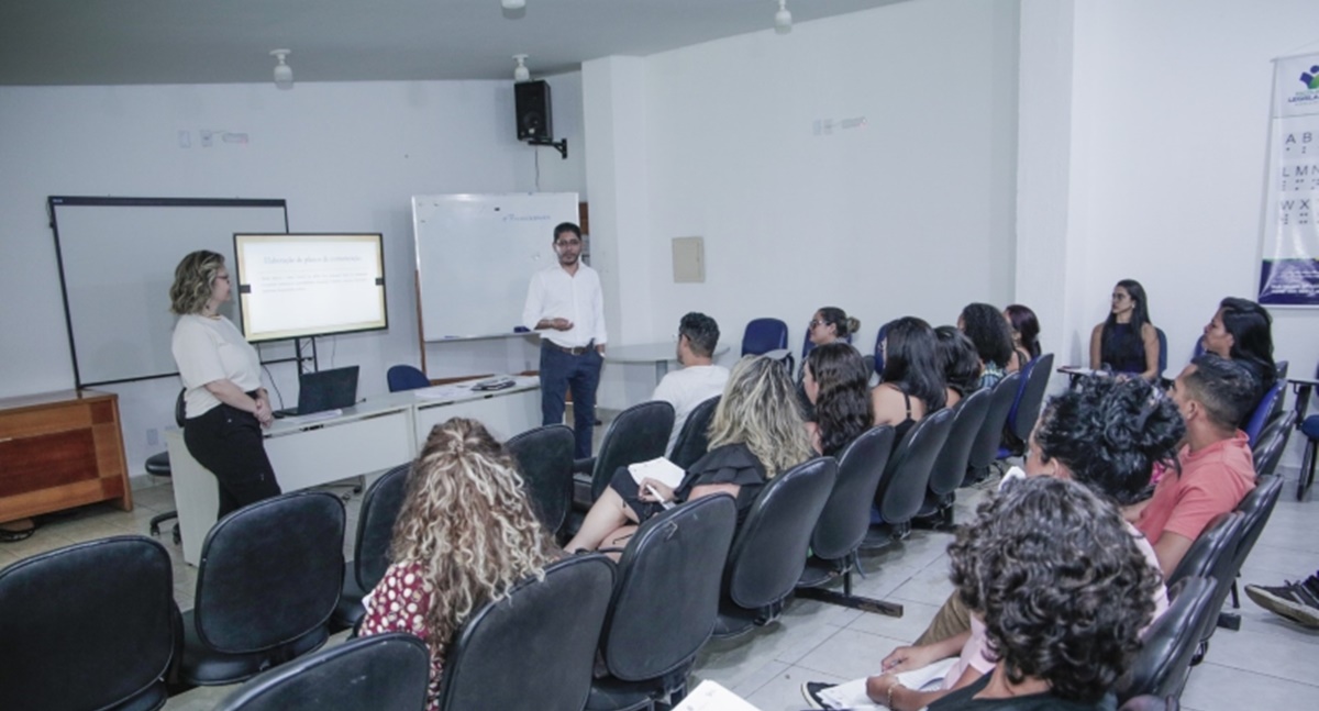 Escola do Legislativo abre grade da semana com curso noturno
