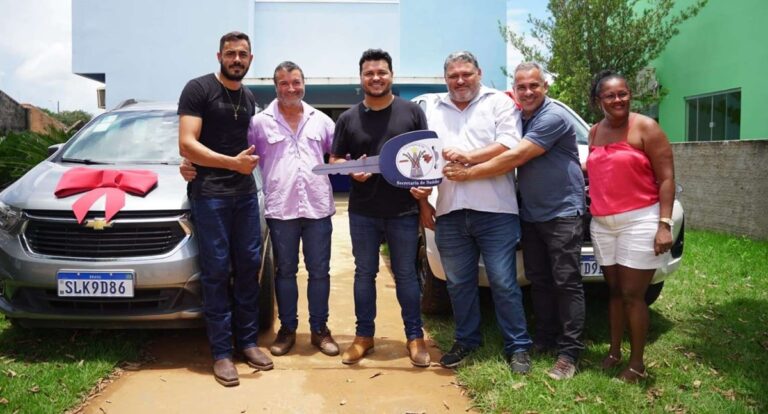 Deputado Marcelo Cruz reforça saúde de Rio Crespo com entrega de dois veículos