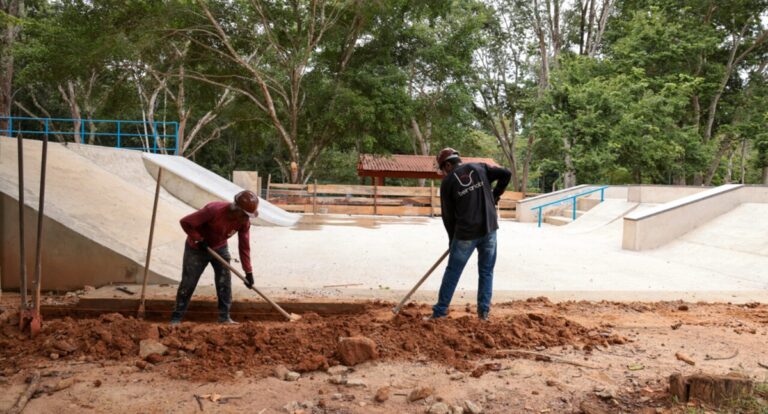 Obra de ampliação e reforma do bosque municipal de Ouro Preto do Oeste em fase de conclusão