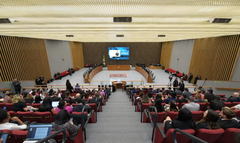 CNJ pede explicações sobre norma que proíbe uso de cropped no STJ