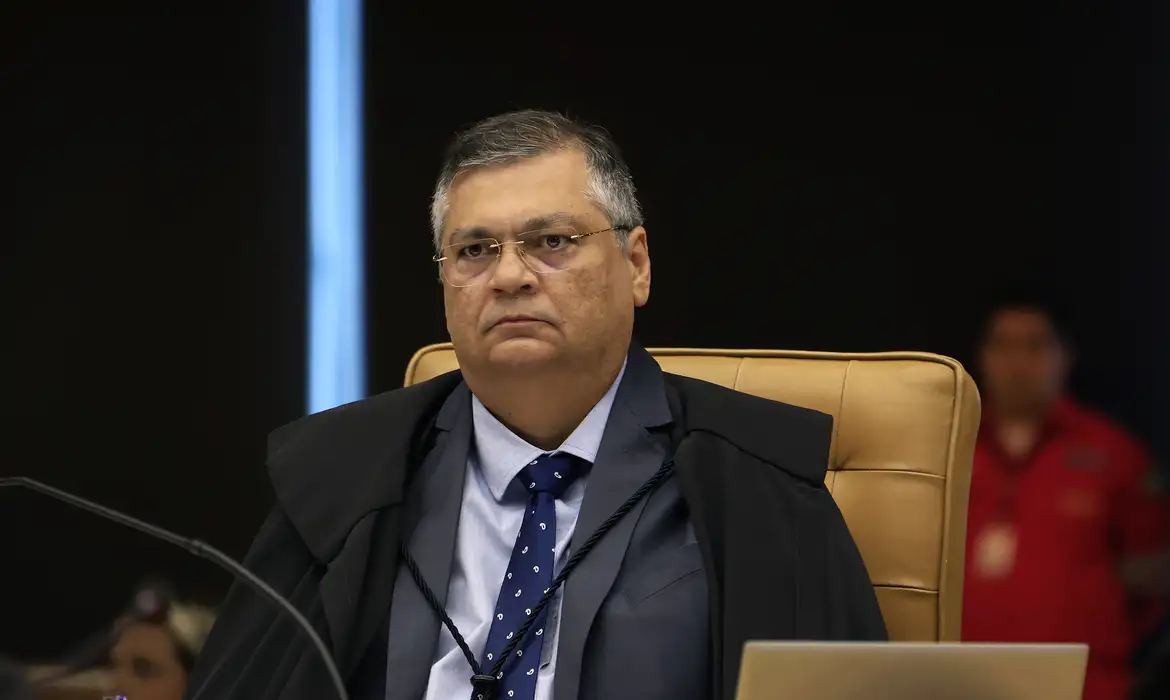 Dino rejeita recurso de Bolsonaro contra multa mil aplicada pelo TSE