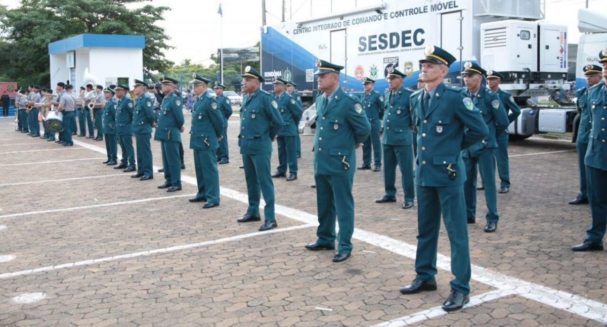 Deputado Pedro Fernandes parabeniza novos oficiais administrativos da Polícia Militar