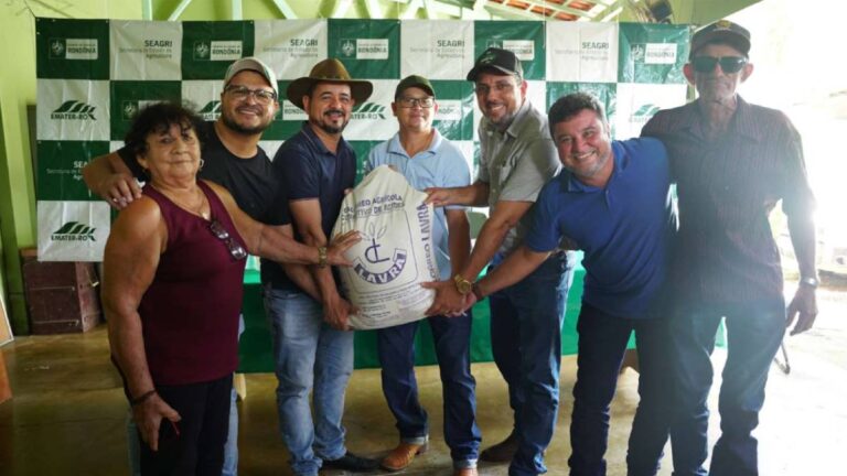 Investimento de Marcelo Cruz garante calcário para produtores rurais em Presidente Médici