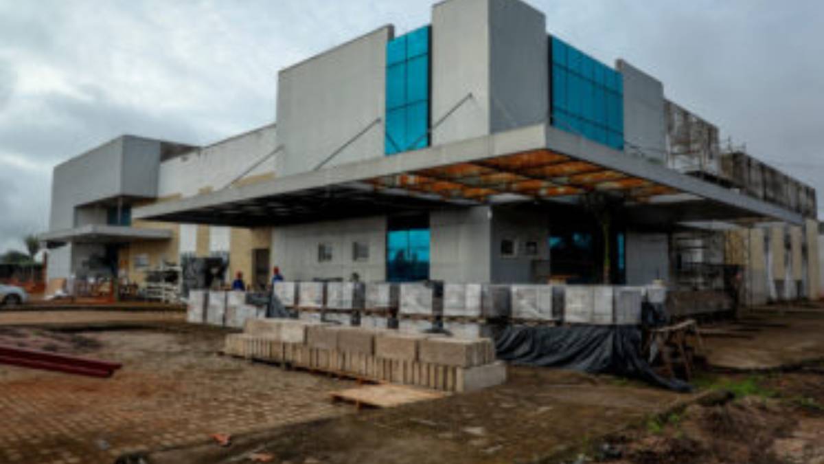 Avanço da obra do Hospital Regional de Guajará-Mirim é acompanhado pela população da Pérola do Mamoré
