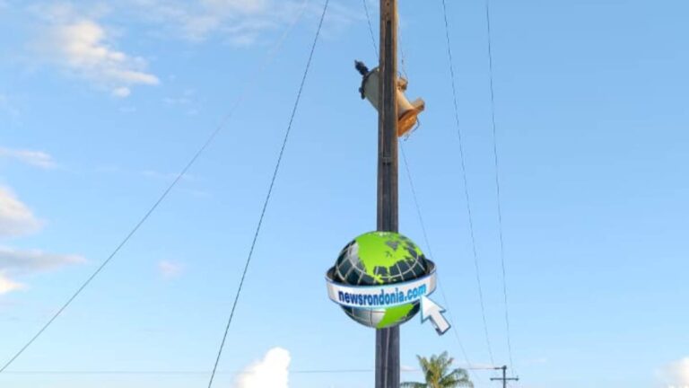 ATUALIZADA: Dois homens morrem eletrocutados em cima de poste na Terra Santa