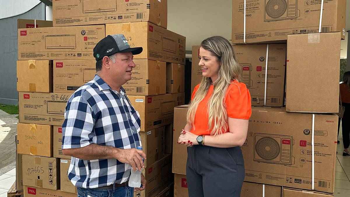 Pedro Fernandes participa de entrega de ares-condicionados para saúde de Ariquemes