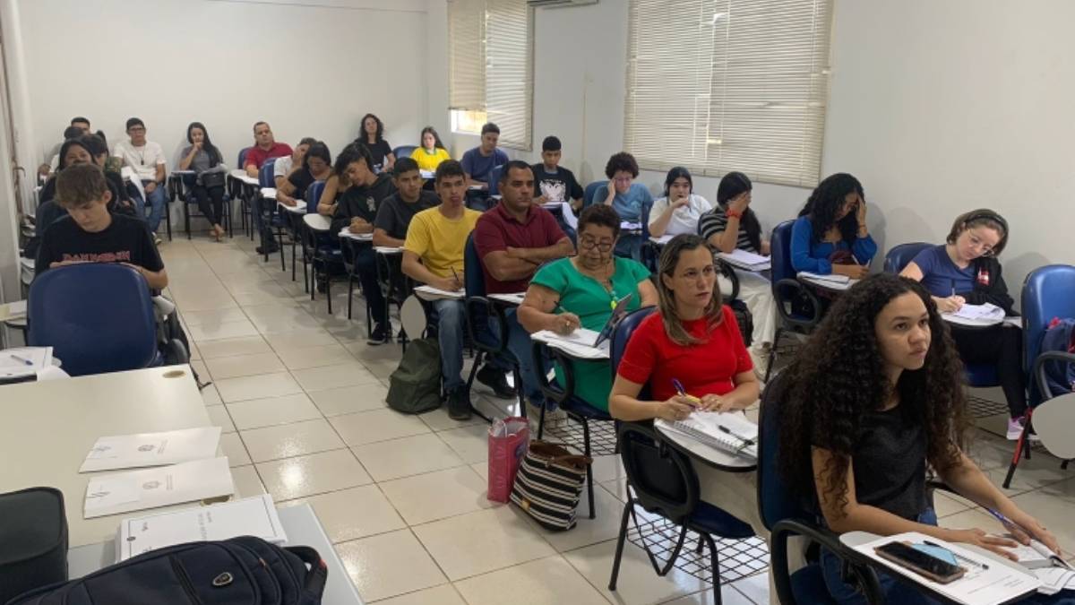 Cinco cursos na Escola do Legislativo ministrados em três períodos