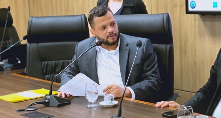 EDUCAÇÃO INCLUSIVA – Deputado Edevaldo Neves questiona disponibilidade de professores auxiliares