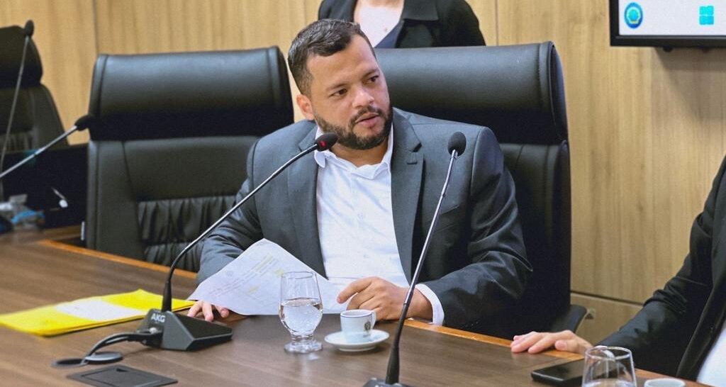 EDUCAÇÃO INCLUSIVA – Deputado Edevaldo Neves questiona disponibilidade de professores auxiliares