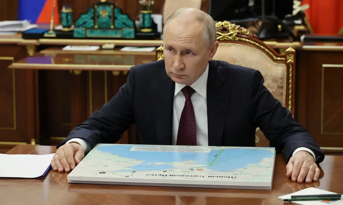 Putin considera absurda ideia de que Rússia quer atacar Europa