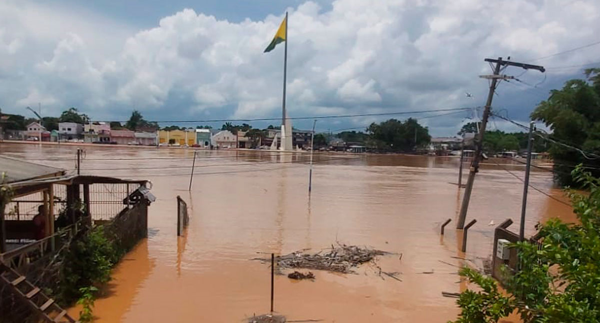 Enchente segue desabrigando os acreanos: As águas invadem cartão postal de Rio Branco a Gameleira - News Rondônia