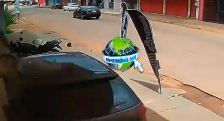 Carro desgovernado sobe calçada e arrasta moto na Zona Leste de Porto Velho - News Rondônia